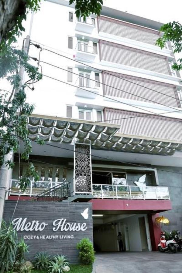 Metro House Hotel สุราบายา ภายนอก รูปภาพ