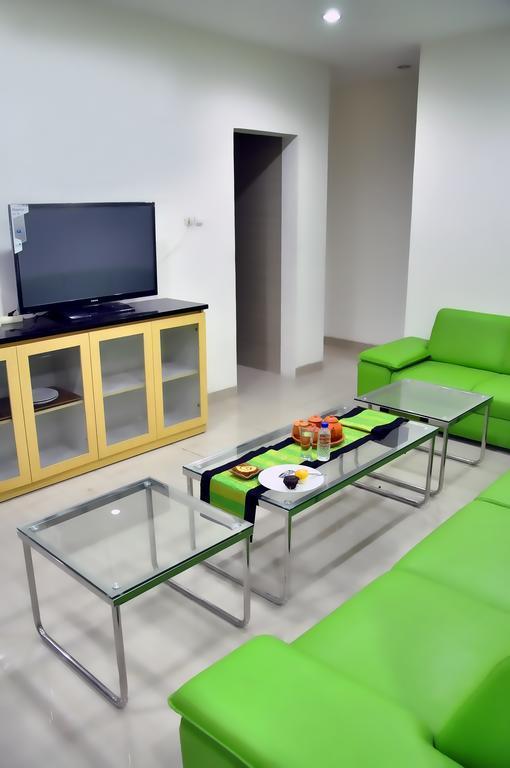 Metro House Hotel สุราบายา ภายนอก รูปภาพ
