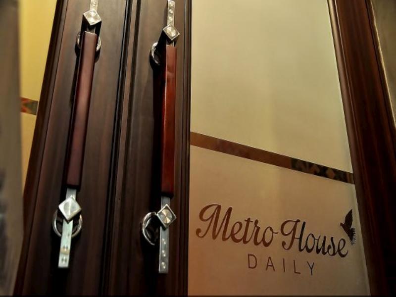 Metro House Hotel สุราบายา ภายนอก รูปภาพ
