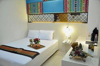 Metro House Hotel สุราบายา ภายนอก รูปภาพ
